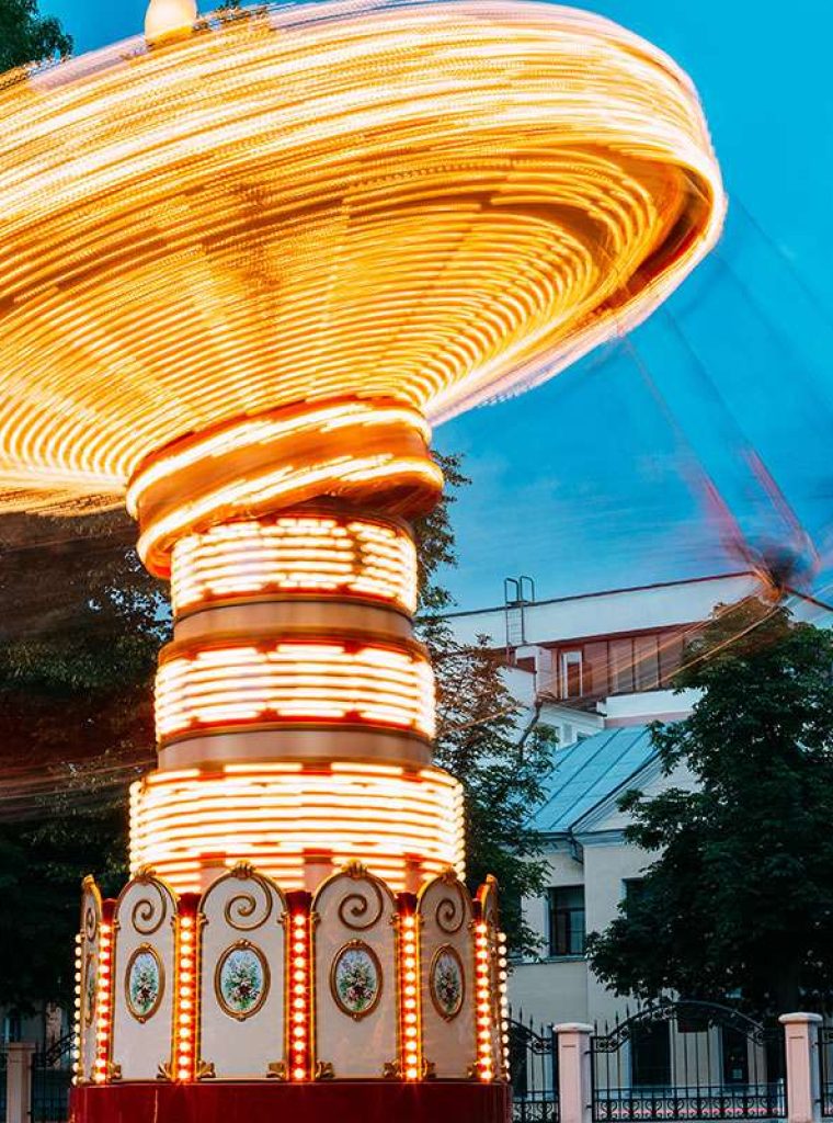 blurred_motion_effect_of_illuminated_rotating_caro_2022_02_02_05